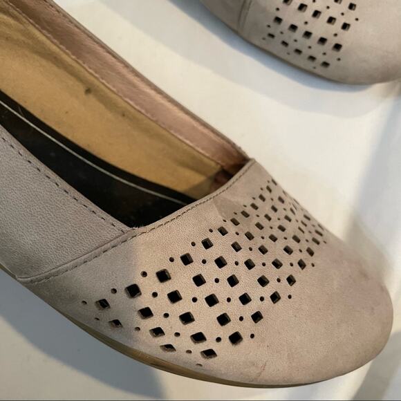 Abeo Grey Leather Laser Cut Round Toe Slip On Flats Womens 7 Comfort Shoes - Picture 4 of 9